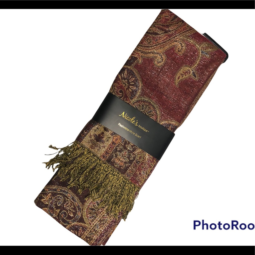 Nicole’s Boutique| women’s scarf